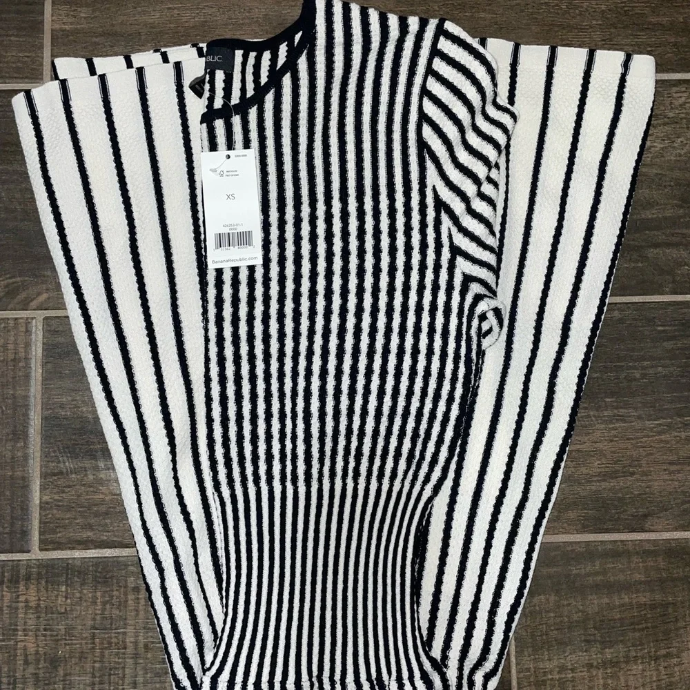 Banana republic NWT White w Black STRIPE FIT-AND-FLARE SWEATER DRESS, XS - Picture 4 of 5